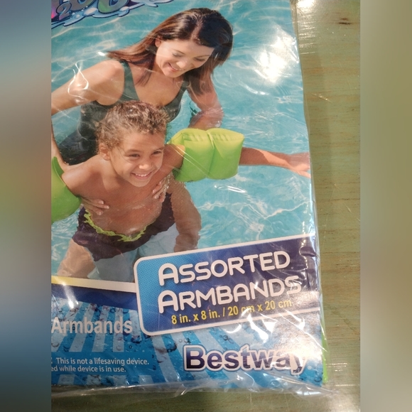 H2O Go kids inflatable armbands (2) for swimming. green. Ages 3 and up - Picture 5 of 6